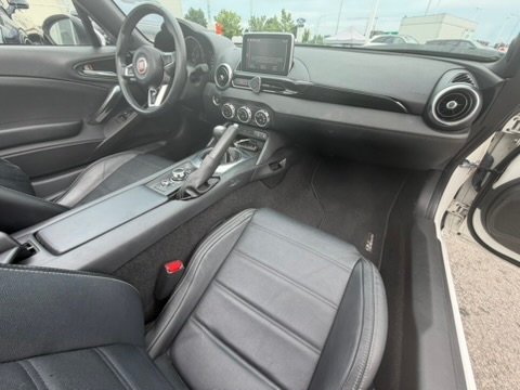 2017 FIAT 124 Spider LUSSO White Laval - photo #18