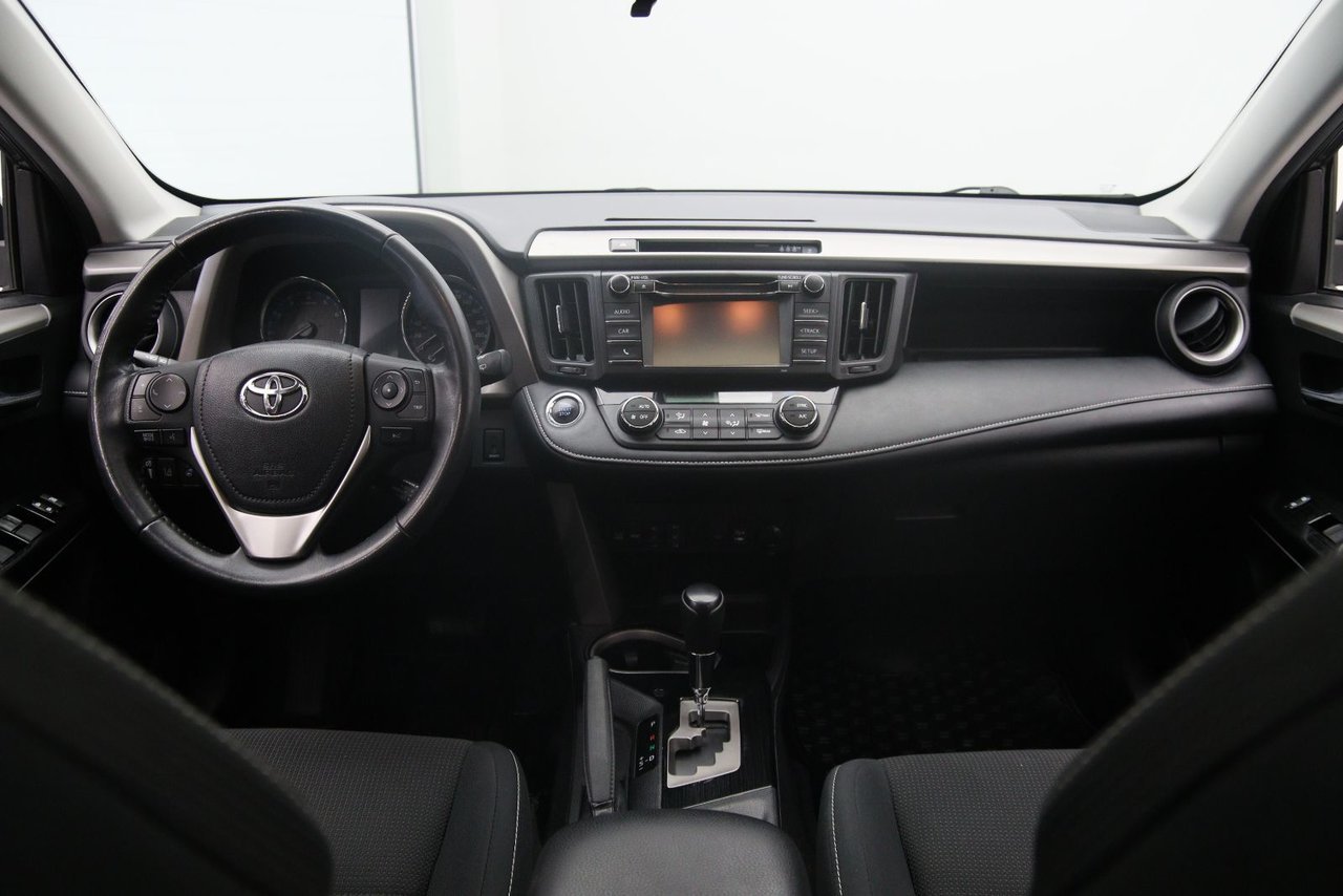 2018 Toyota RAV4 VIN 2T3RFREV9JW852844 Grey Baie-Comeau - photo #10