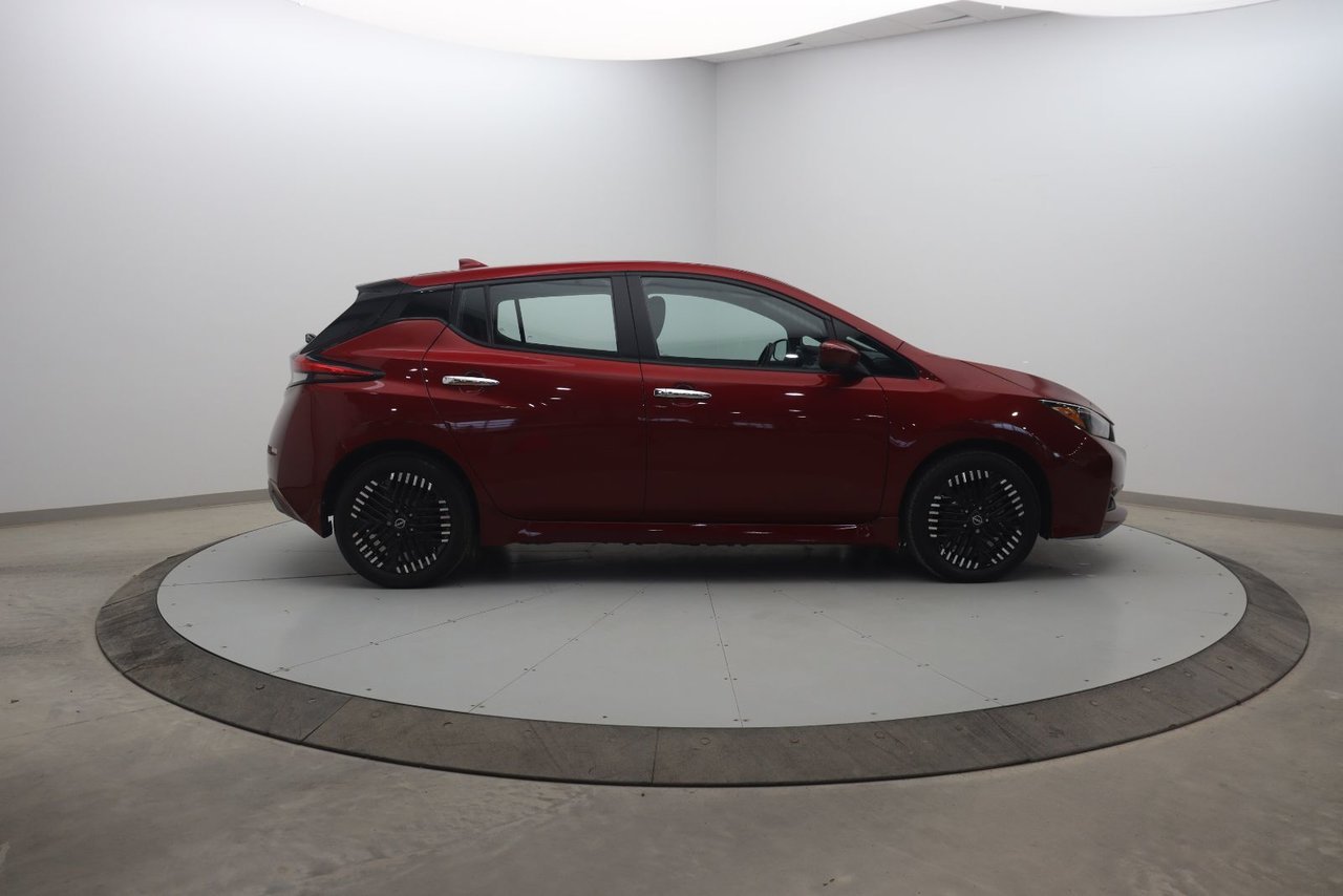 2024 Nissan LEAF VIN 1N4CZ1CVXRC550484 Scarlet Ember Metallic Chicoutimi - photo #2