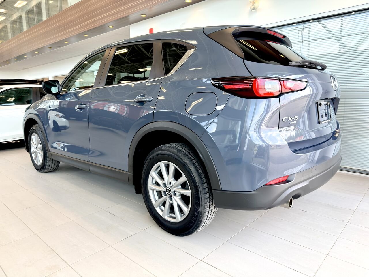 Mazda CX-5 2023 Gris Notre-Dame-des-Prairies - photo #7