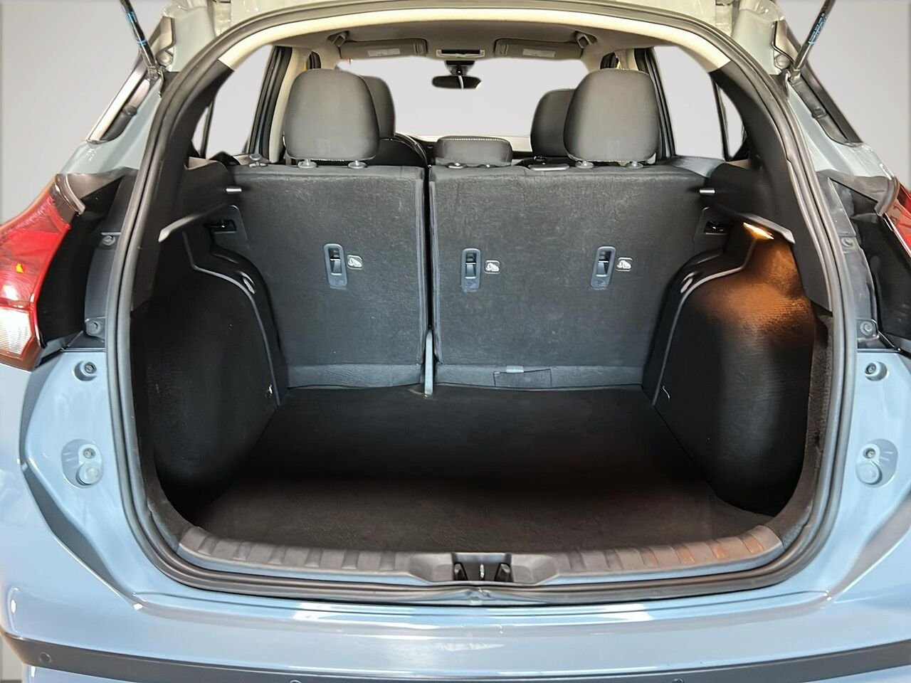Nissan KICKS PLAY SV TA 2025 Gris Québec - photo #5