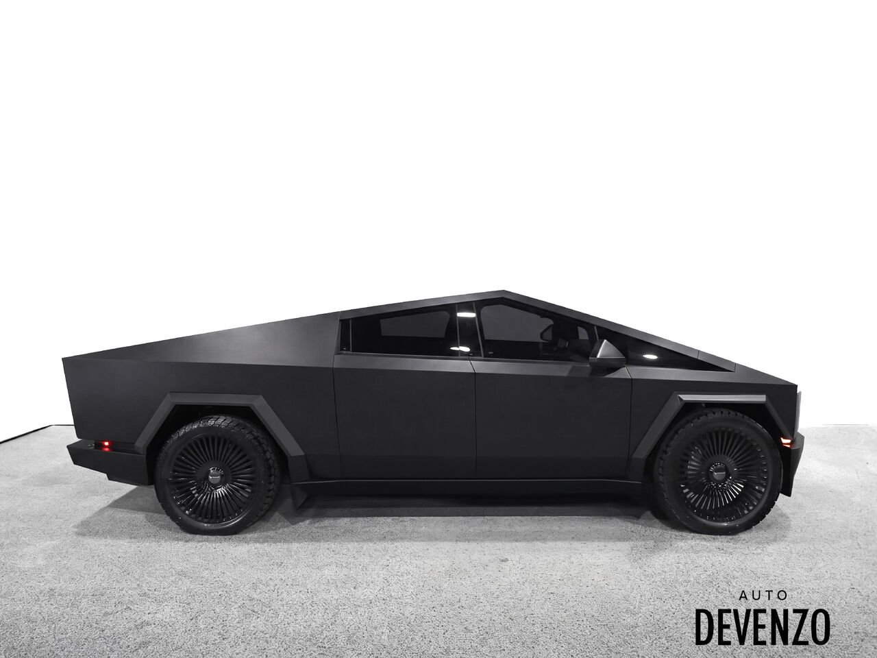 Tesla Cybertruck 2024 Argent Saint-Eustache - photo #1