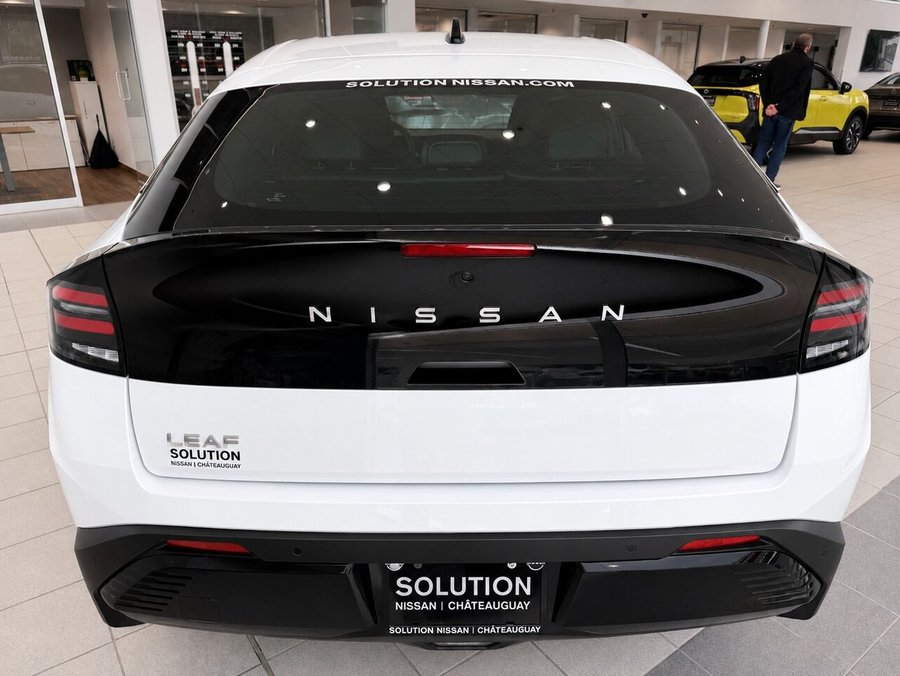 2026 NISSAN LEAF 2026 Everest White Pearl Tricoat