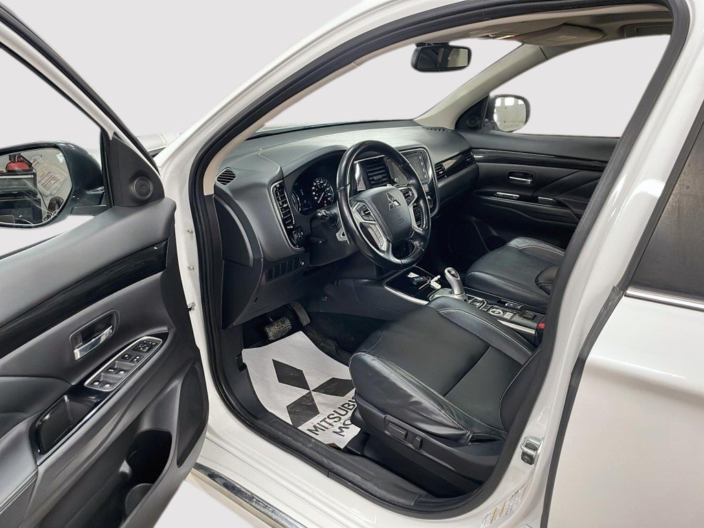 Mitsubishi Outlander PHEV 2018 Blanc Amos - photo #8