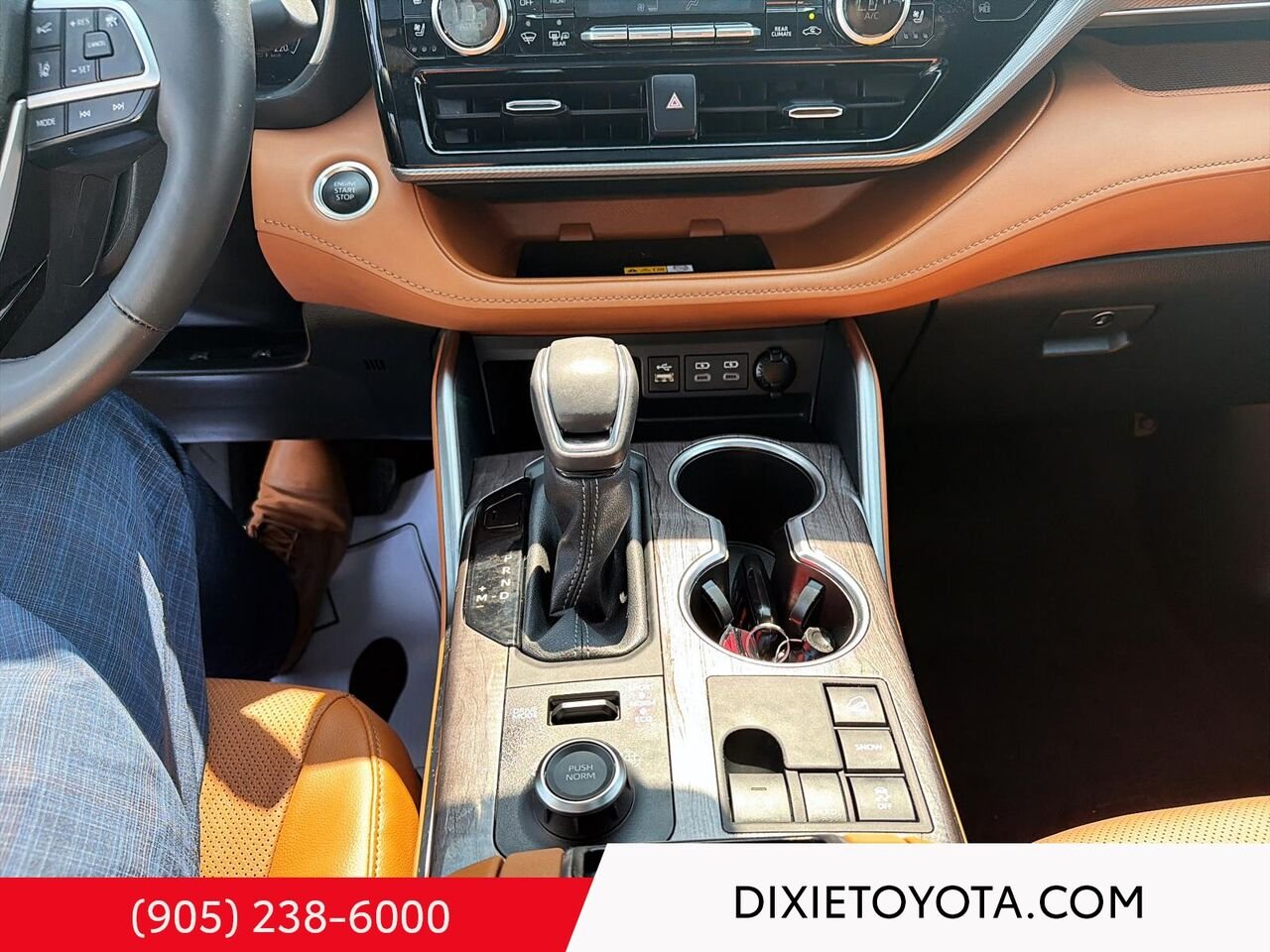 2024 Toyota Highlander PLATNIUM AWD / HEATED AND VENTIALTED SEATS / HEATED REAR SEATS / ALLOY WHEELS / MOONROOF / CARPLAY AND ANDROID AUTO Mississauga - photo #17