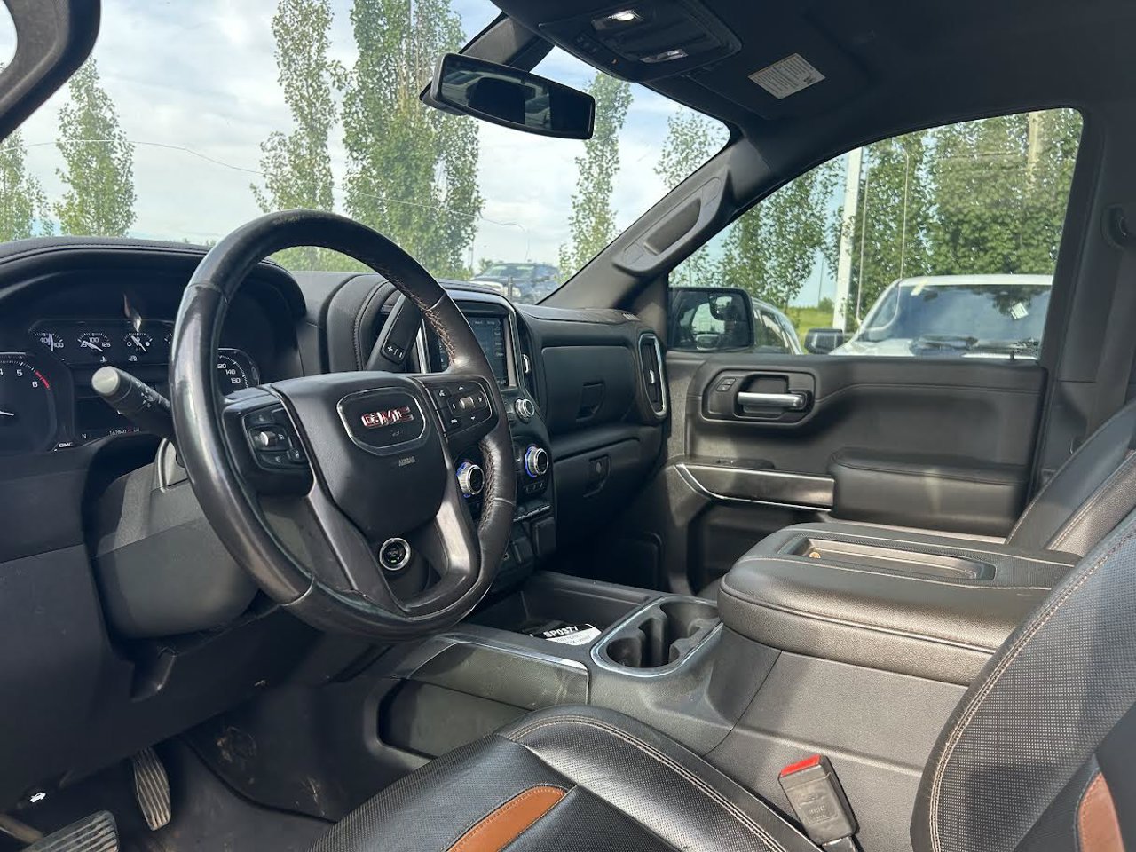 2021 GMC Sierra 1500 4WD Crew Cab 147 AT4 White Sherwood Park - photo #5