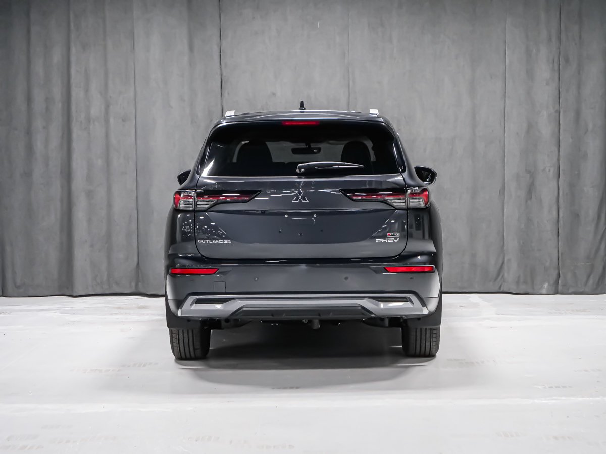 2026 Mitsubishi Outlander Plug-In Hybrid SE Graphite Grey Metallic Montreal - photo #4