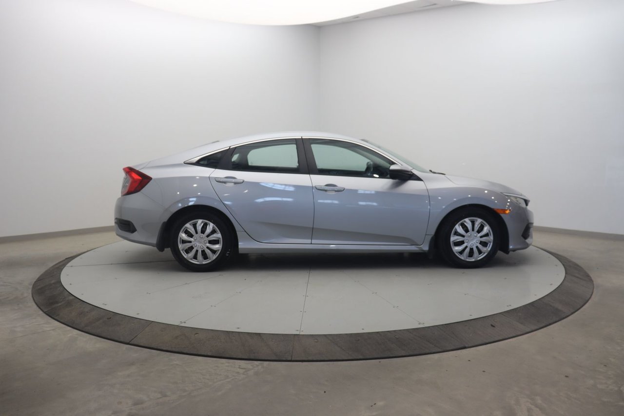 Honda Civic Sedan NIV 2HGFC2F52HH035096 2017 Gris Chicoutimi - photo #2