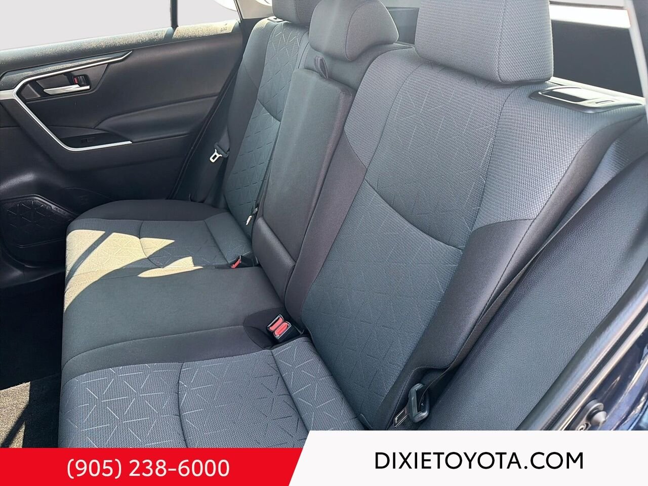 2025 Toyota RAV4 XLE AWD / CLEAN CARFAX / HEATED SEATS / MOONROOF / ALLOY WHEELS / CARPLAY AND ANDROID AUTO Blue Mississauga - photo #19