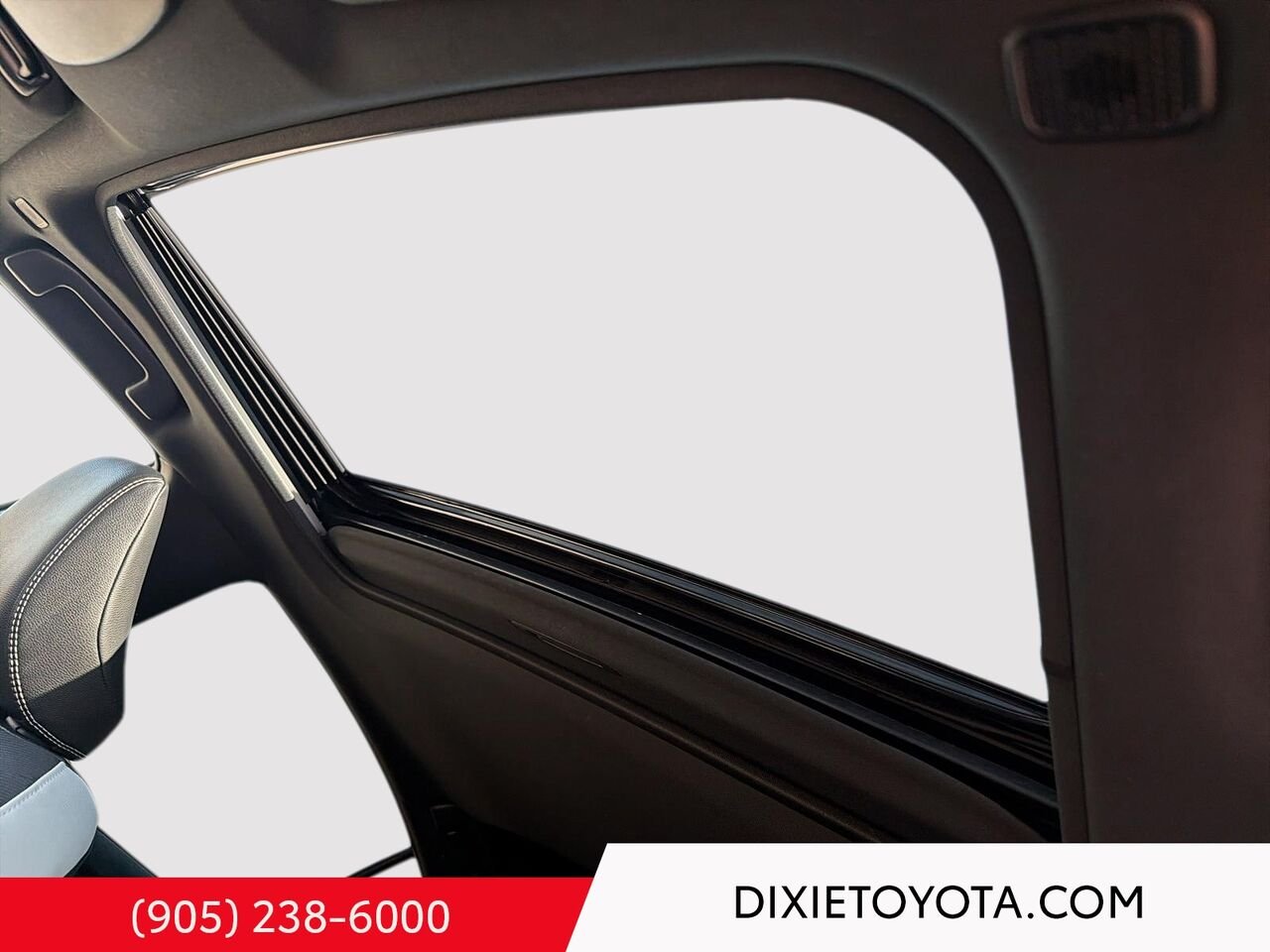 2025 Toyota Camry HYBRID SE UPGRADE AWD / CLEAN CARFAX / MOONROOF / ALLOY WHEELS / CARPLAY AND ANDROID AUTO Underground Mississauga - photo #10