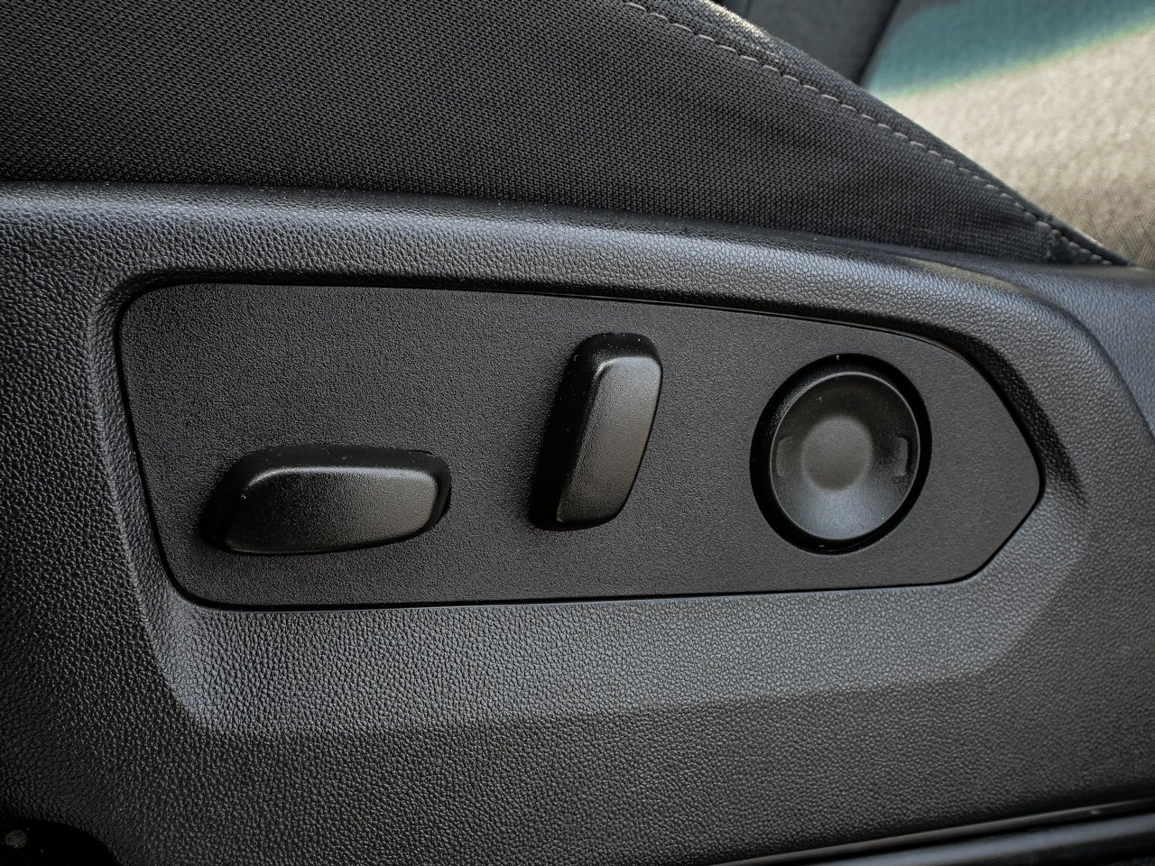 2026 Chevrolet Silverado 1500 4WD Crew Cab 147 LT Black Sherwood Park - photo #16