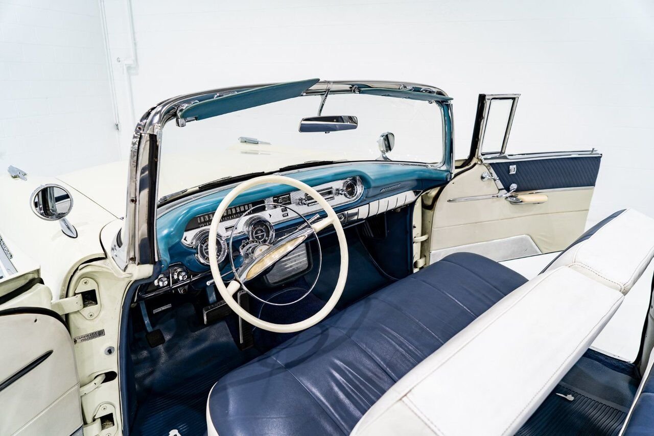 1957 Pontiac Bonneville *PRICE IN USD* Fuel injected 347/315HP 1 of 630 produced White Montreal - photo #7