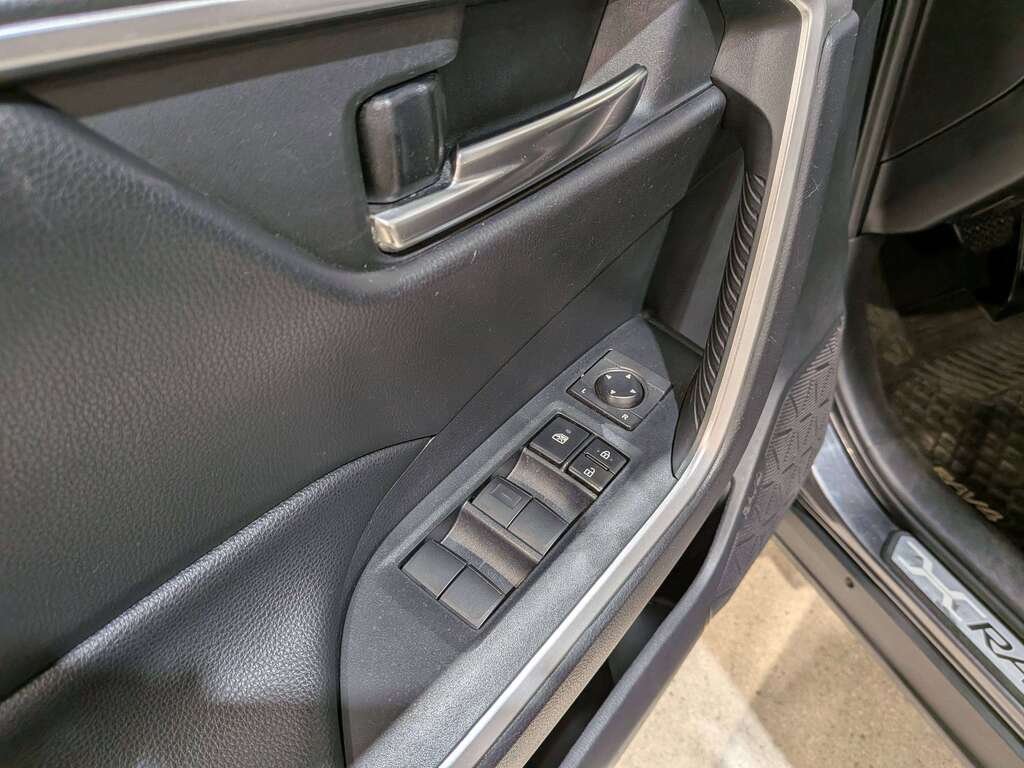 2019 Toyota RAV4 AWD XLE Grey Val-David - photo #28