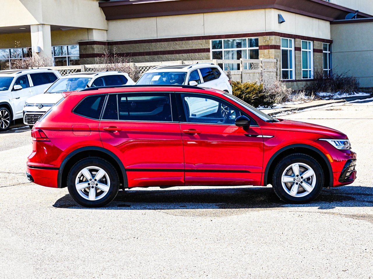 2024 Volkswagen Tiguan Comfortline R-Line Black Edition 4MOTION Red Sherwood Park - photo #13
