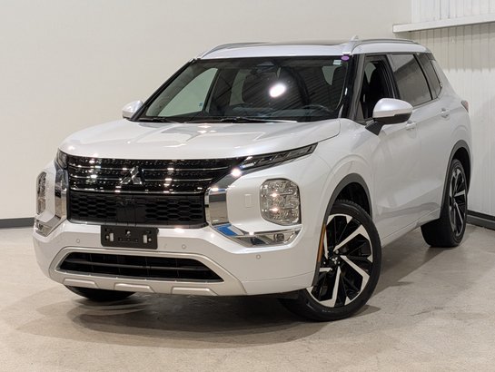 Mitsubishi Outlander GT S-AWC, Cuir, 7 Passagers, Toit panoramique 2024 Gris Clair