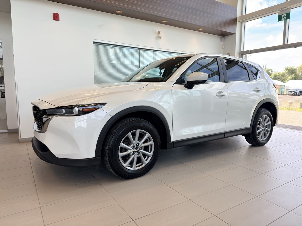 2024 Mazda CX-5 White Notre-Dame-des-Prairies - photo #3