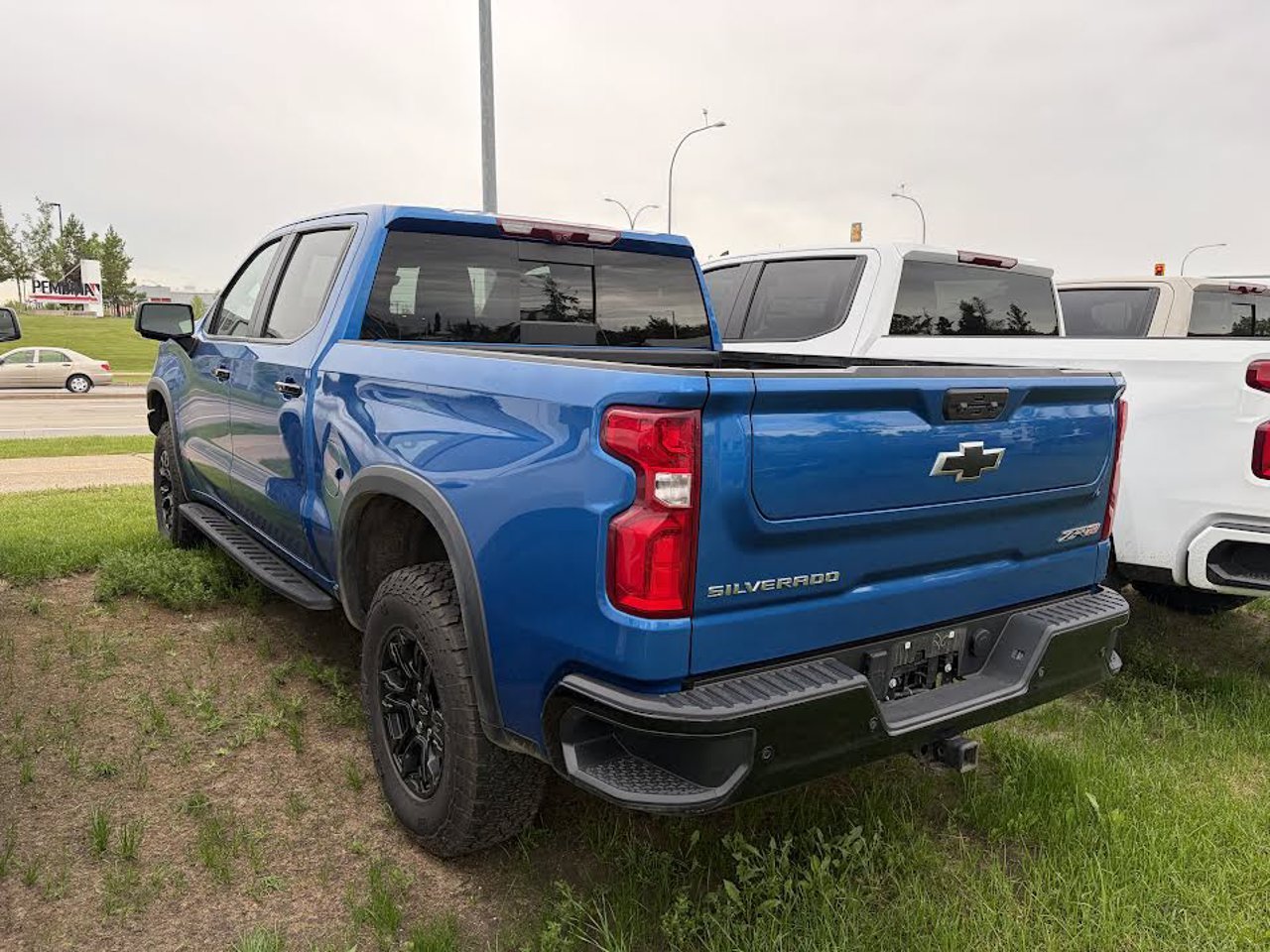 2022 Chevrolet Silverado 1500 4WD Crew Cab 147 ZR2 Blue Sherwood Park - photo #3