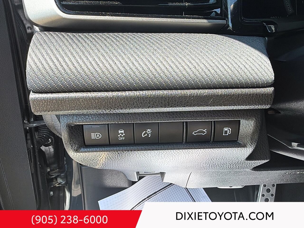 2025 Toyota Camry HYBRID SE UPGRADE AWD / CLEAN CARFAX / MOONROOF / ALLOY WHEELS / CARPLAY AND ANDROID AUTO Underground Mississauga - photo #12