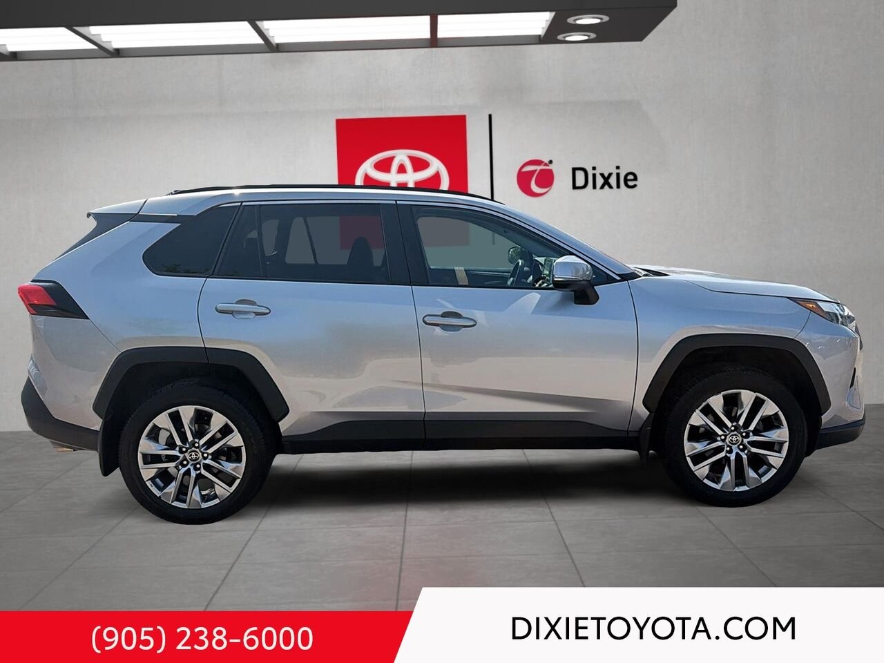 2022 Toyota RAV4 XLE PREMIUM AWD / HEATED SEATS / MOONROOF / LEATHER SURFACE / CARPLAY AND ANDROID AUTO Silver Sky Metallic Mississauga - photo #2