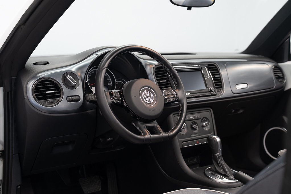 Volkswagen Beetle Trendline+ cabriolet 2 portes 2016 Blanc Kirkland - photo #15