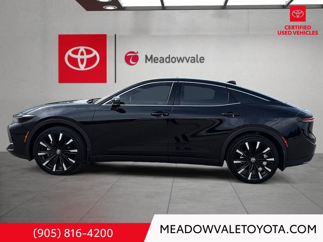 2025 Toyota CROWN + 21’’ Alloy Wheels + Adaptive Variable Suspension (AVS) + Advanced Park + Dual Exhaust Tips + Head Up Display (HUD) with NAVI + Dynamic Rear Steering + Power Trunk with Kick Sensor Black Mississauga - photo #5
