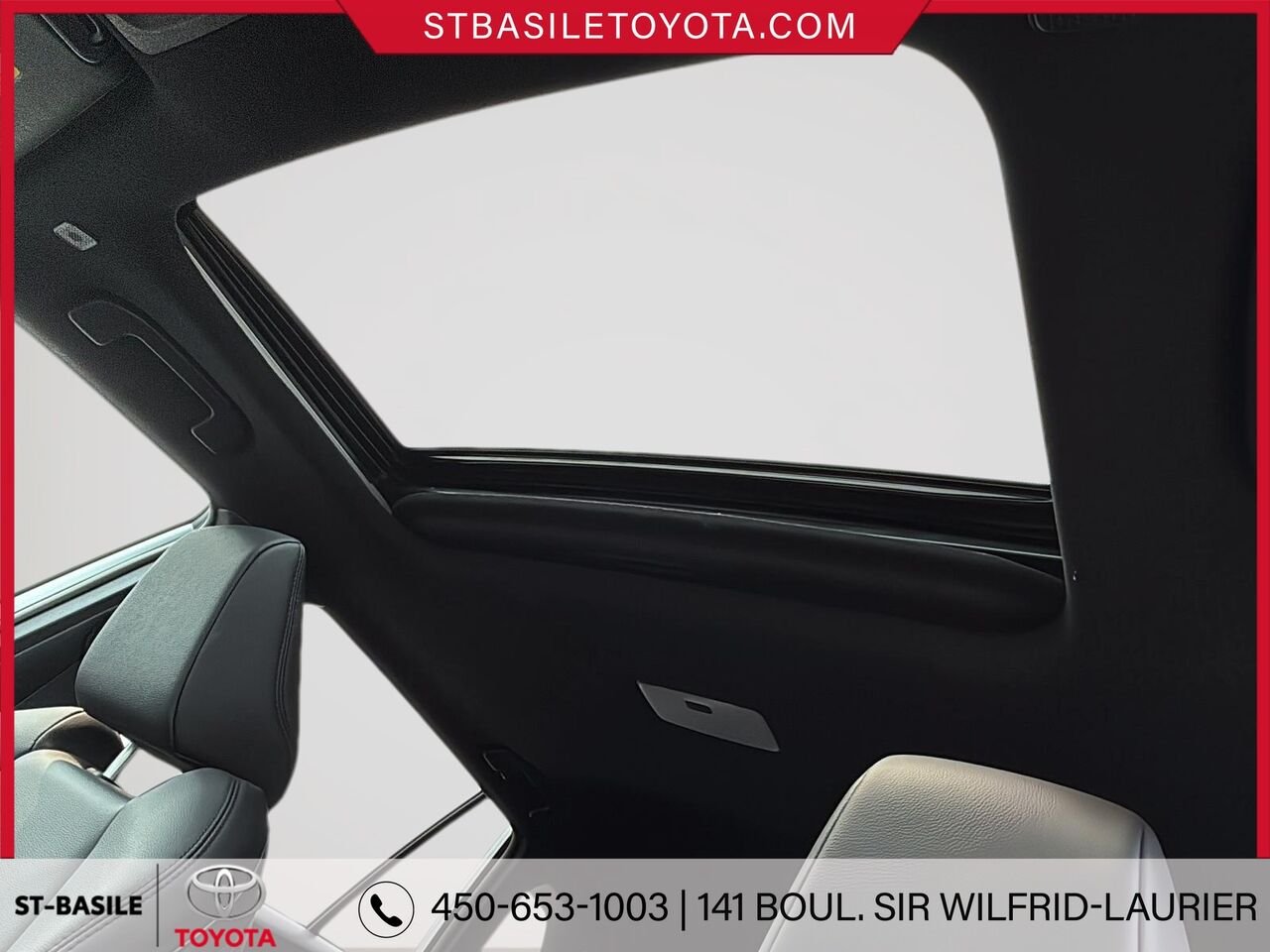 TOYOTA Corolla Cross Hybride 2024 Argent Saint-Basile-le-Grand - photo #18