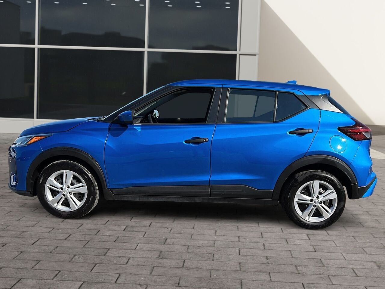 2024 Nissan Kicks S TA Blue Québec - photo #4