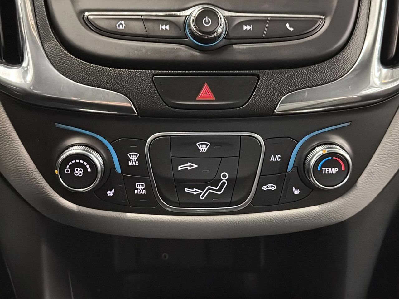 2018 Chevrolet Equinox LS White Saint-Hyacinthe - photo #14
