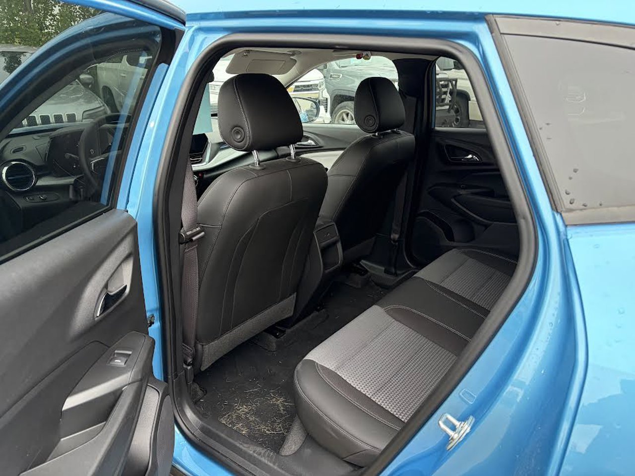 2025 Chevrolet Trax FWD 4dr 1RS Blue Sherwood Park - photo #5