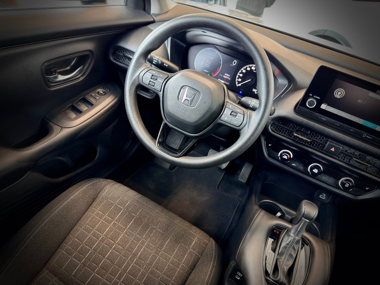 2025 Honda HR-V Silver Notre-Dame-des-Prairies - photo #20
