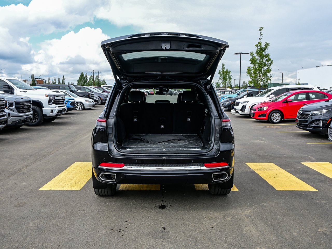 2023 Jeep Grand Cherokee Overland 4x4 Black Sherwood Park - photo #13