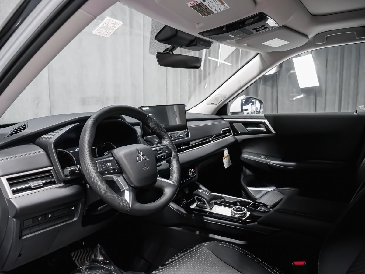 Mitsubishi Outlander SE 2026 Blanc diamant Montréal - photo #5