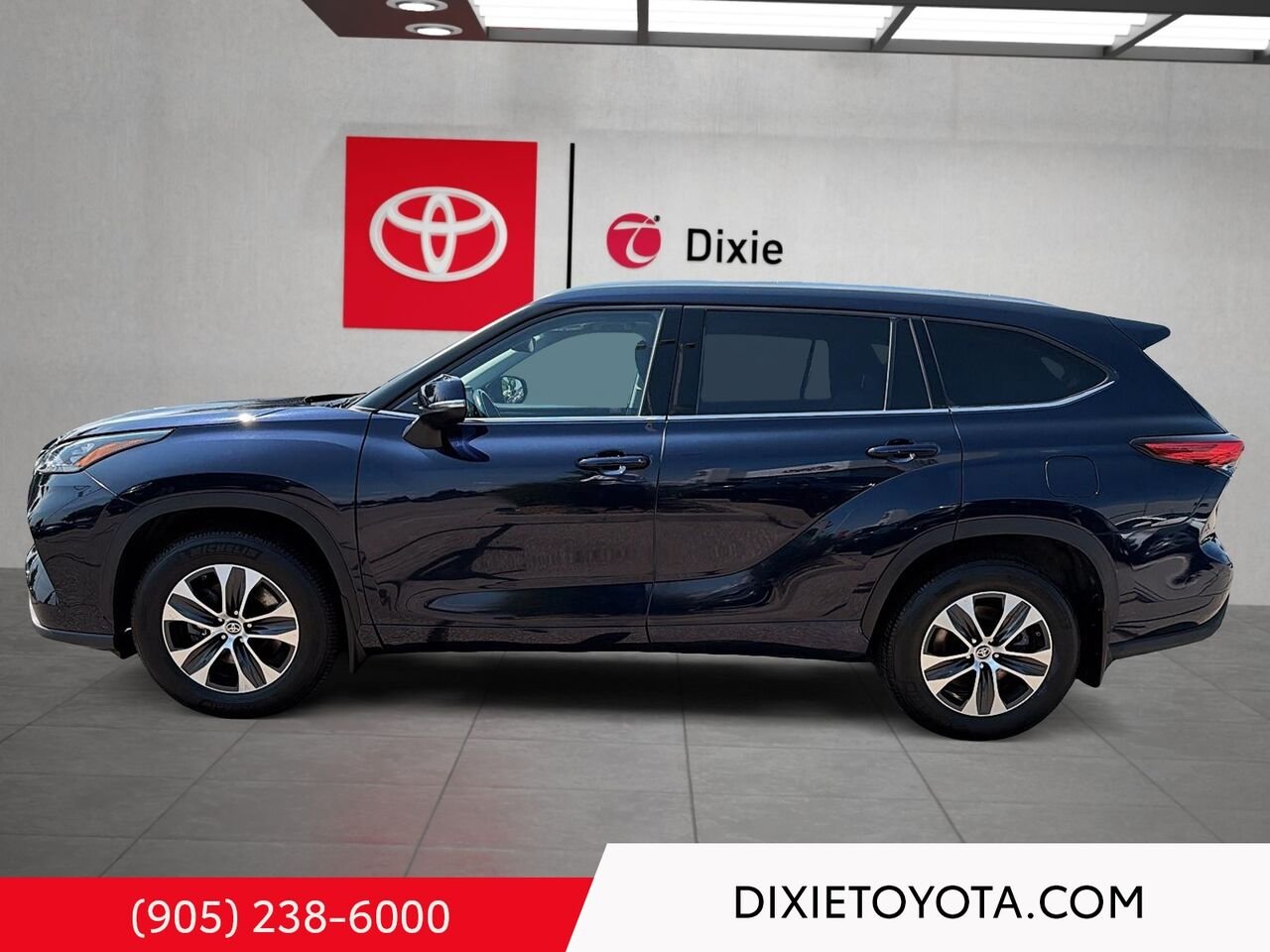 2020 Toyota Highlander XLE AWD / CLEAN CARFAX / HEATED SEATS / MOONROOF / ALLOY WHEELS / Mississauga - photo #5