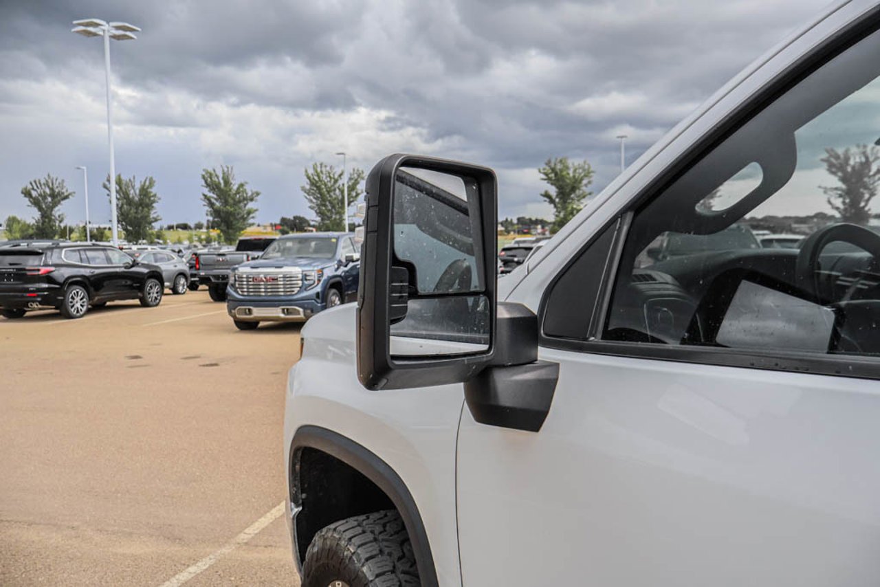 2020 Chevrolet Silverado 3500HD 4WD Crew Cab 172 LT White Sherwood Park - photo #13