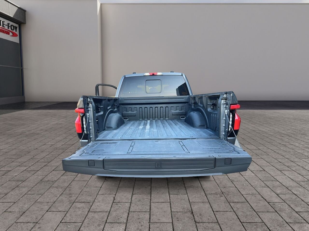 Ford F-150 Lightning LARIAT STANDARD RANGE 2023 Gris Québec - photo #16