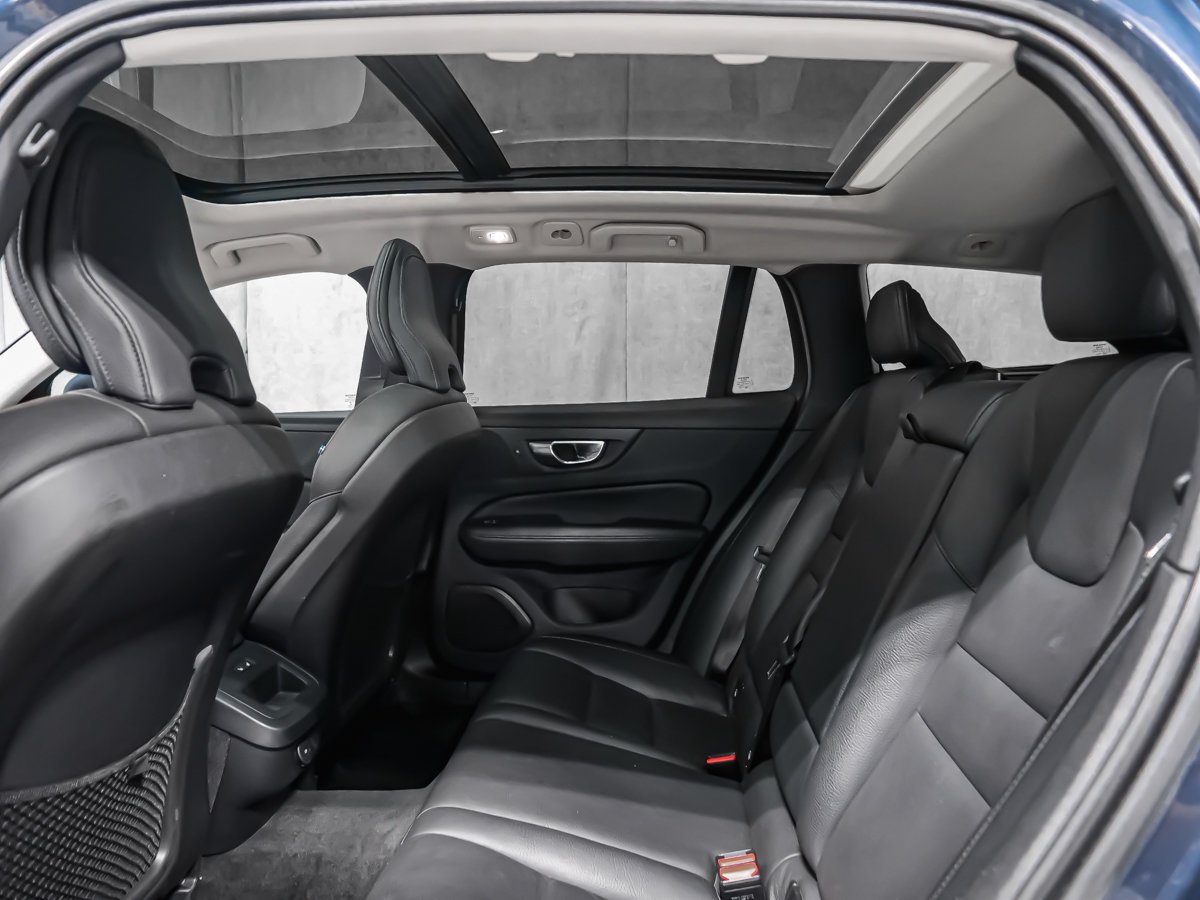 2023 Volvo V60 Cross Country B5 CORE CLIMATE Blue Montreal - photo #12