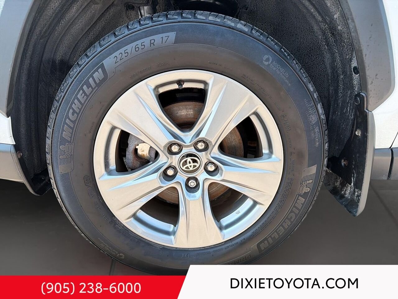 2024 Toyota RAV4 Hybrid XLE AWD / CLEAN CARFAX / HEATED SEATS / MOONROOF / ALLOY WHEELS / CARPLAY AND ANDROID AUTO Mississauga - photo #6