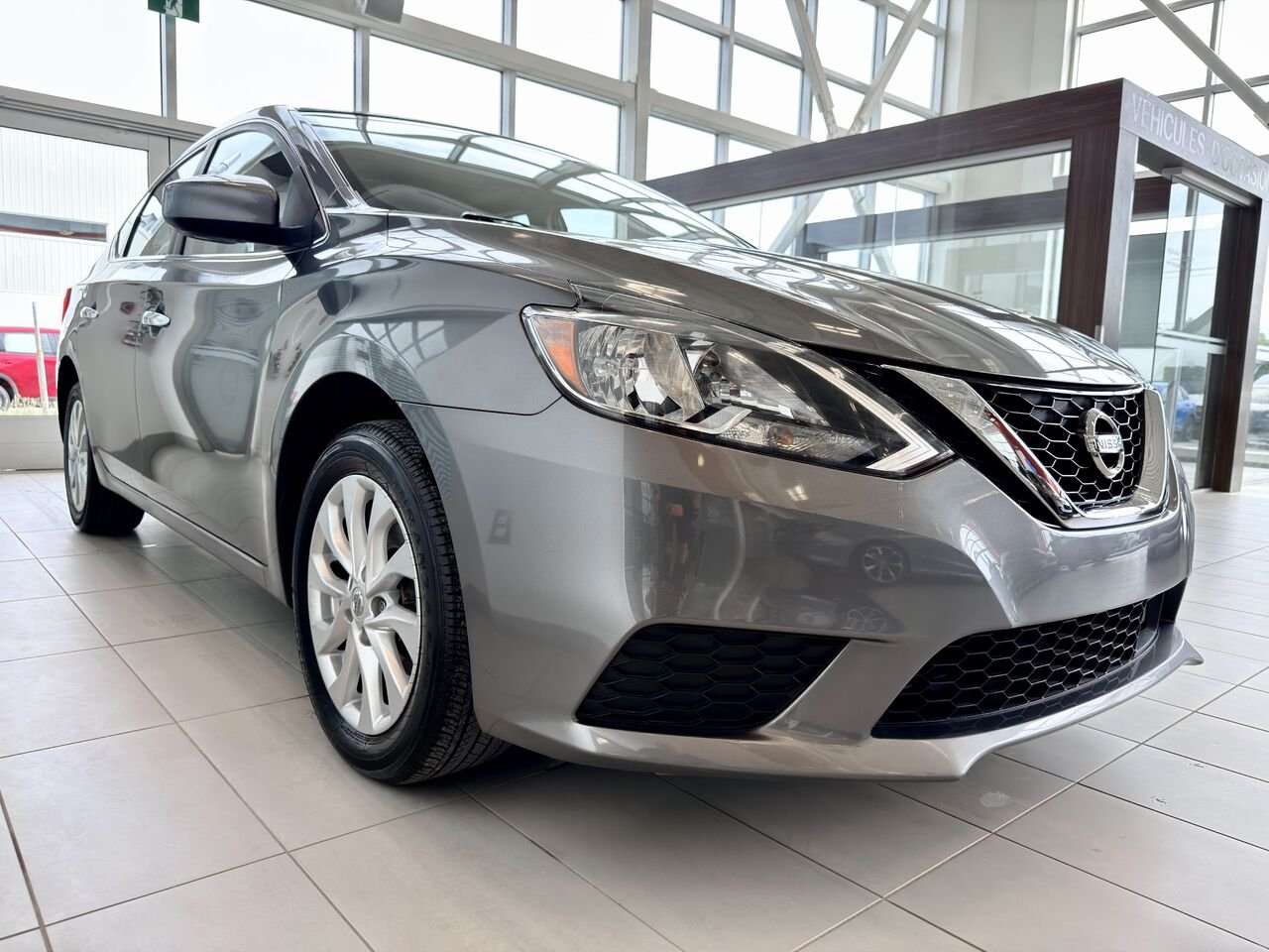 2018 Nissan Sentra Grey Notre-Dame-des-Prairies - photo #6