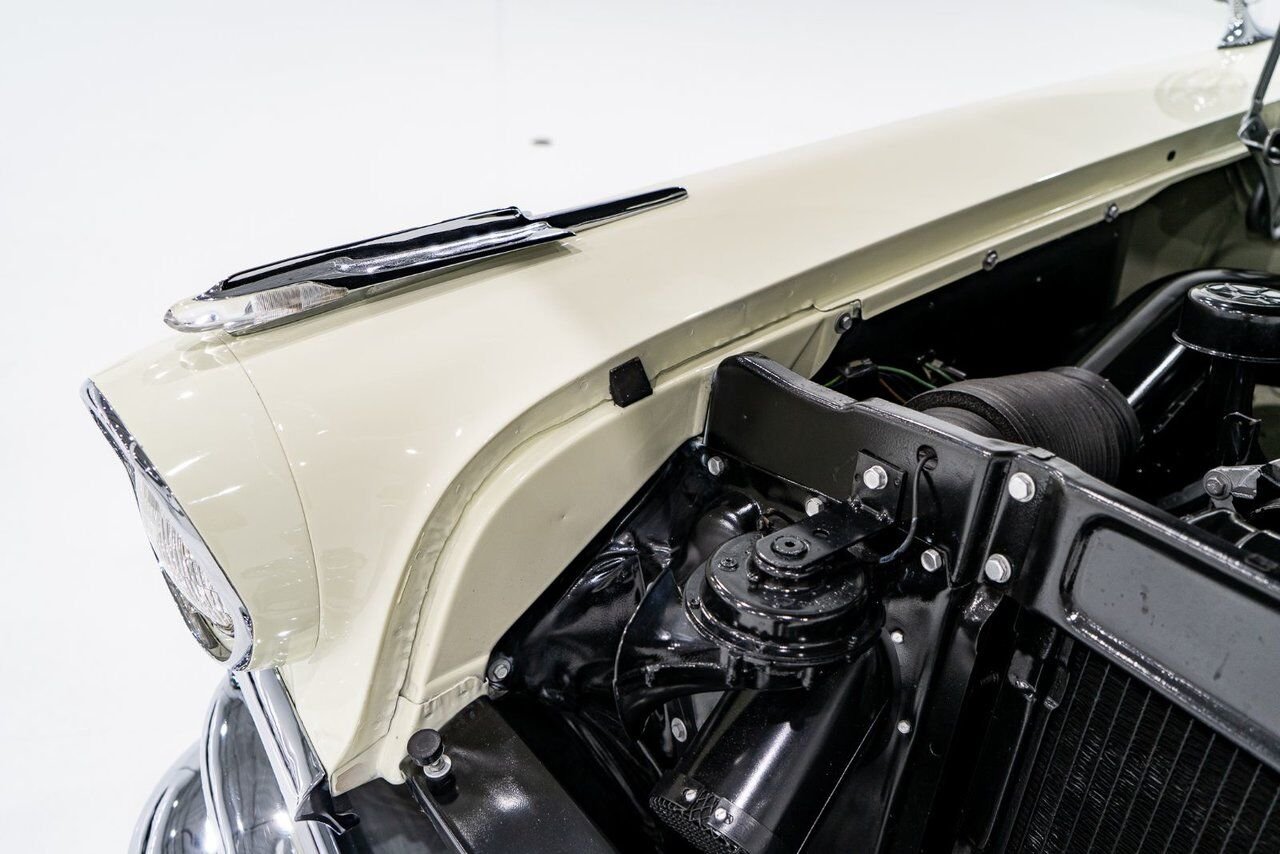 1957 Pontiac Bonneville *PRICE IN USD* Fuel injected 347/315HP 1 of 630 produced White Montreal - photo #59