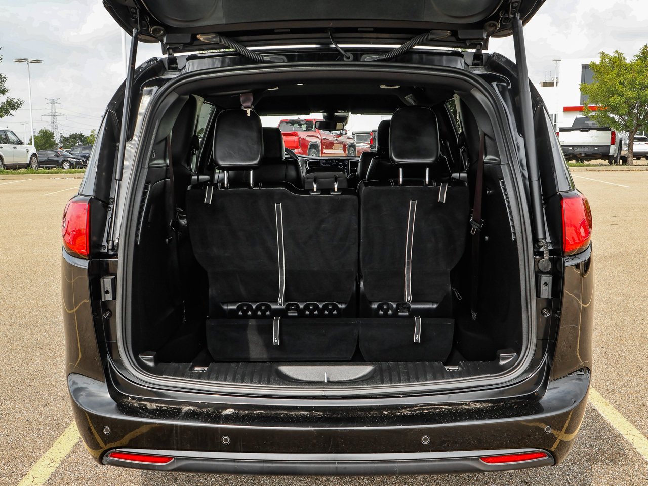 2025 Chrysler Grand Caravan SXT 2WD Black Sherwood Park - photo #8