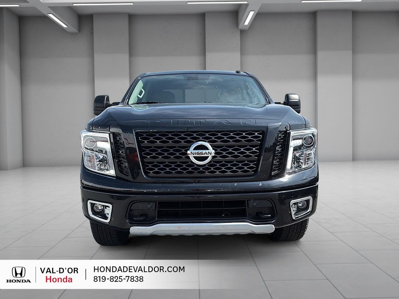Nissan Titan PRO-4X cabine double 4x4 2019 Noir Val-d'Or - photo #1