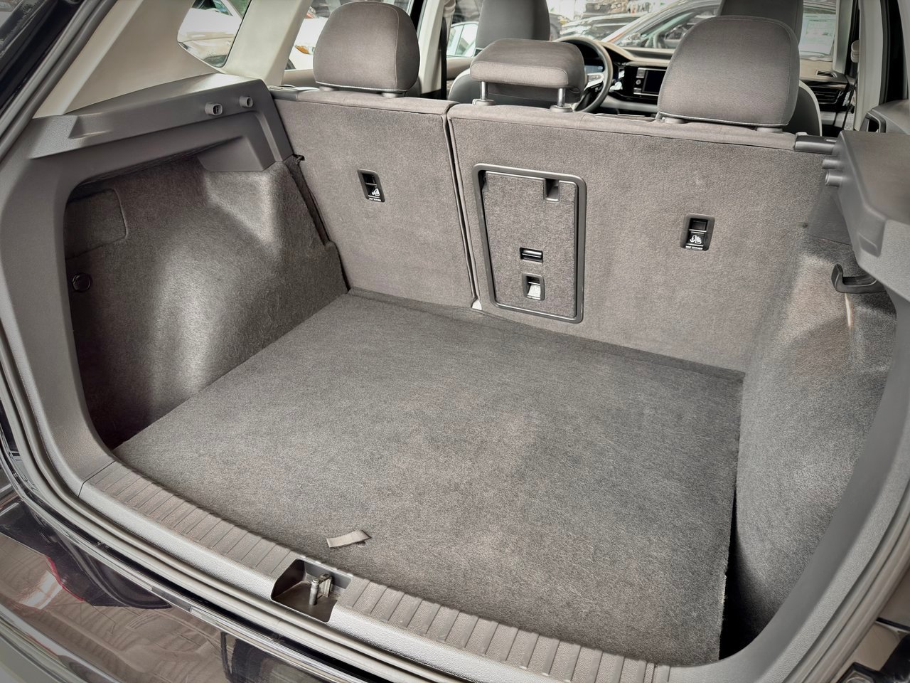 2022 Volkswagen Taos Black Notre-Dame-des-Prairies - photo #13