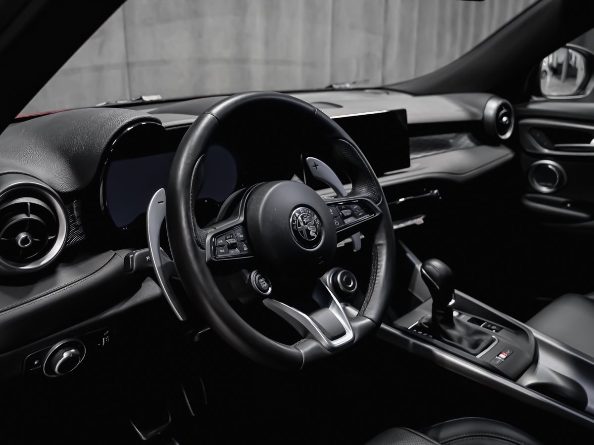 2024 Alfa Romeo Tonale VELOCE Red Montreal - photo #7