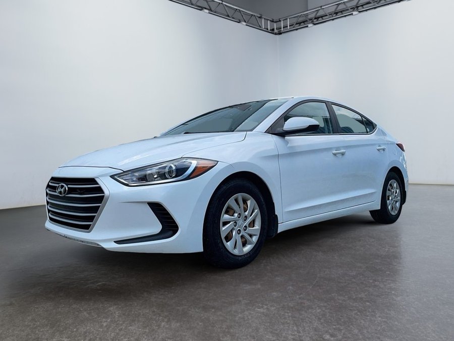 2017 Hyundai ELANTRA Berline 4 portes, boîte manuelle, L White