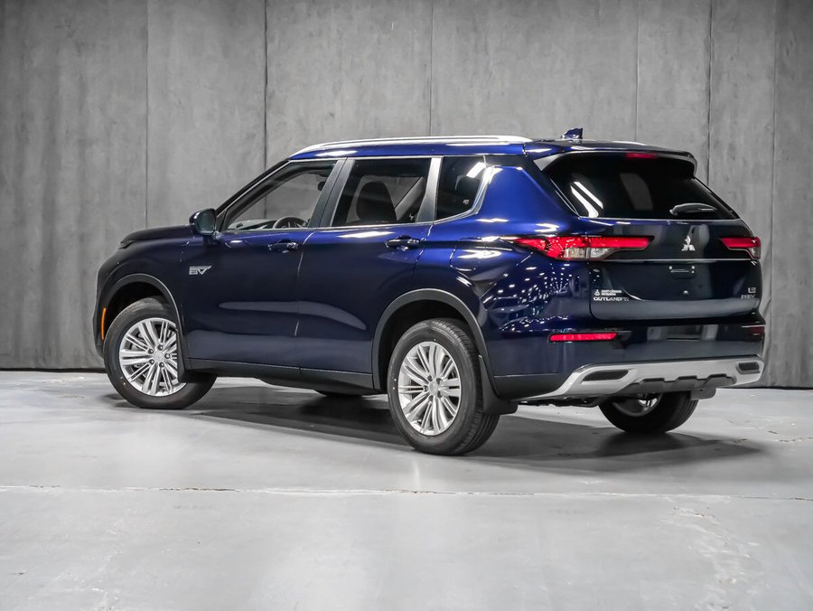 2025 Mitsubishi Outlander Plug-In Hybrid LE Cosmic Blue