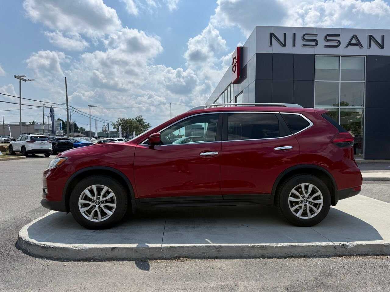 Nissan Rogue Traction avant 4 portes SV 2017 Rouge Châteauguay - photo #1
