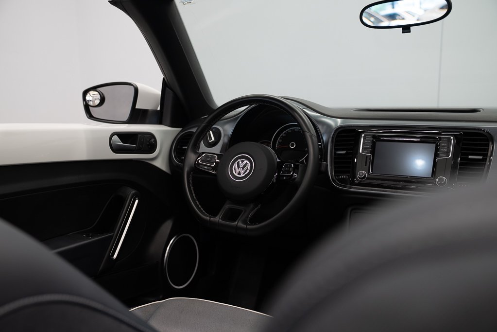 Volkswagen Beetle Trendline+ cabriolet 2 portes 2016 Blanc Kirkland - photo #19