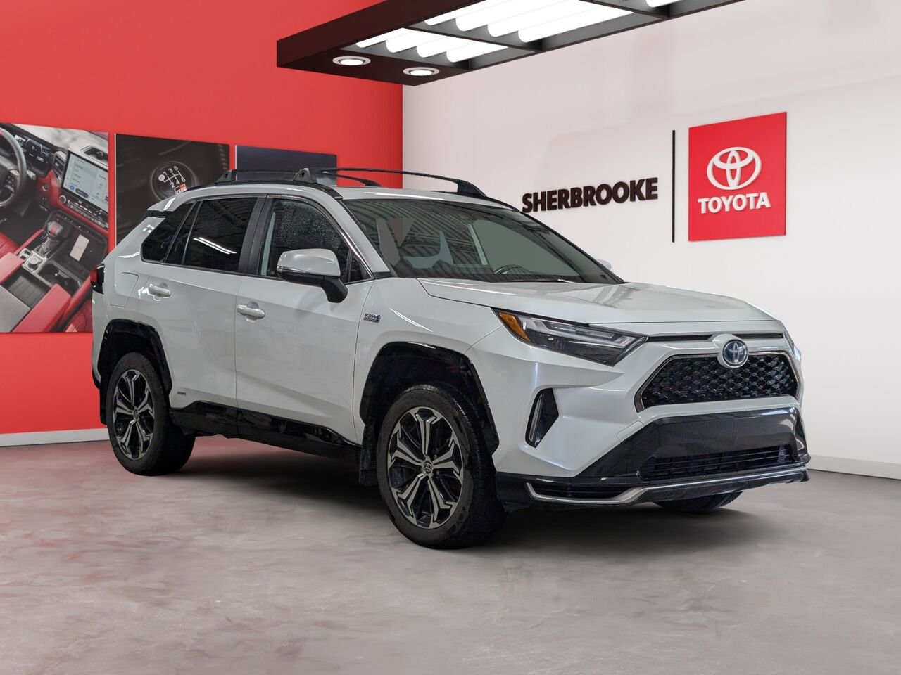 Toyota RAV4 Prime XSE PRIME-HYBRIDE BRANCHABLE/SIÈGES CHAUFFANTS/TOIT OUVRANT/VOLANT CHAUFFANT/AC BIZONE 2023 Blanc Sherbrooke - photo #4