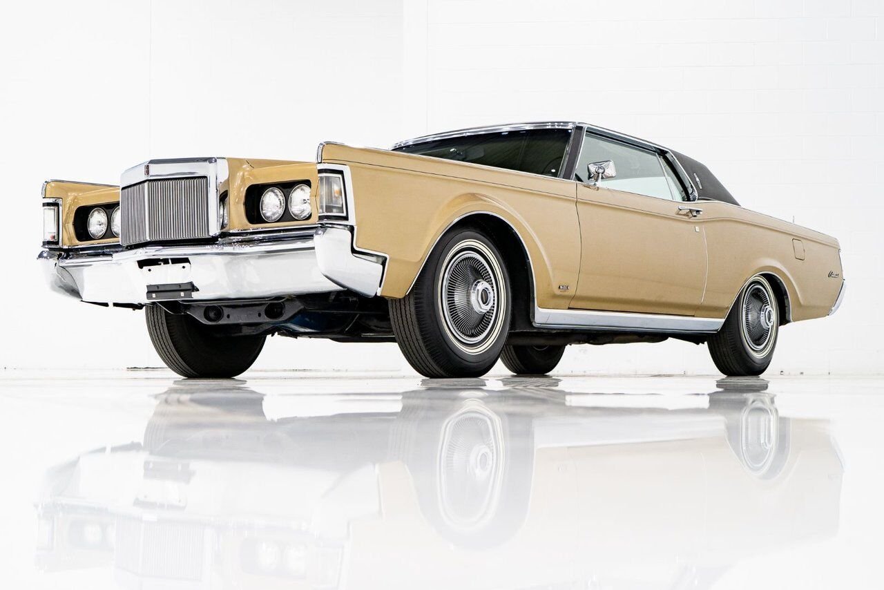 1969 Lincoln Continental Only 687 miles from new. Unrestored example **PRICE IN USD** Gold Montreal - photo #4