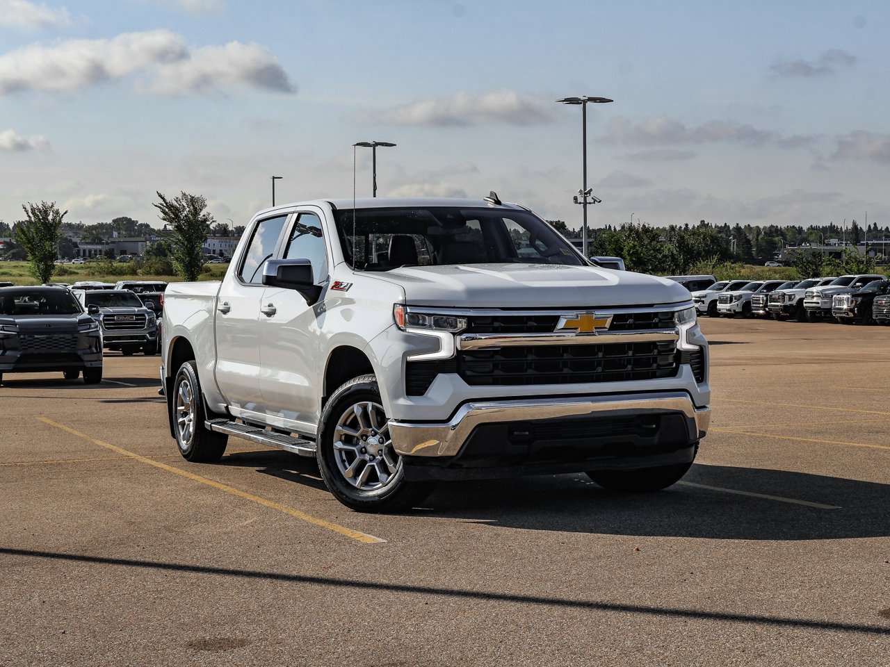 2023 Chevrolet Silverado 1500 4WD Crew Cab 147 LT White Sherwood Park - photo #1